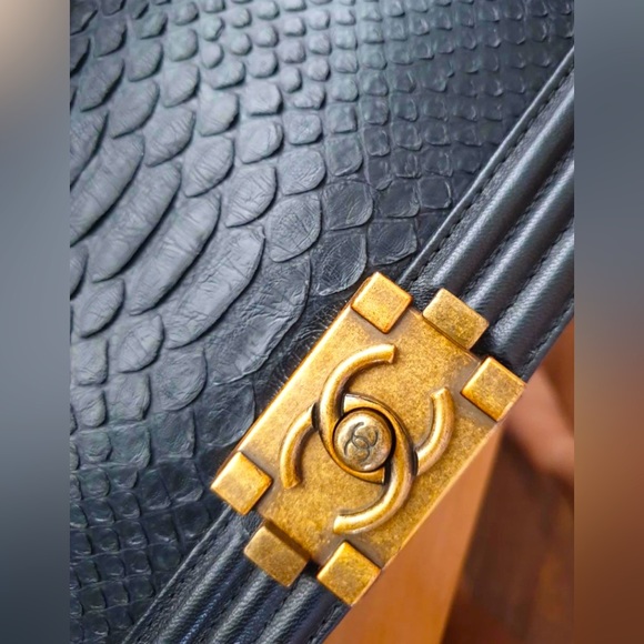 RARE CHANEL BOY (medium) -Python - Picture 4 of 14